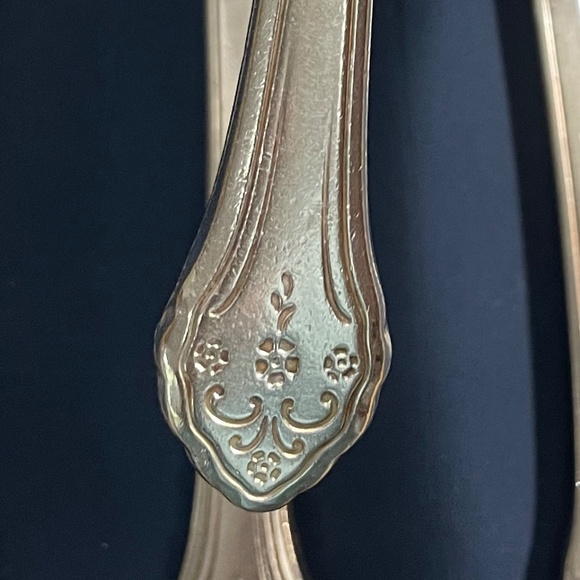 Vintage Oneida Profile Flatware Lakewood Pattern 4 Dinner Knives Stainless - Picture 1 of 3